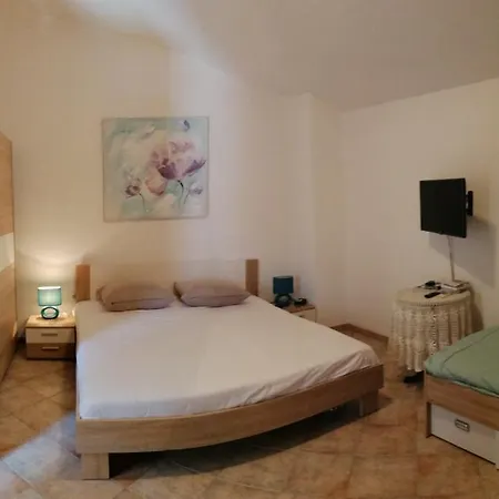 Apartmán In With Terrace, Air Conditioning, Wifi, Washing Machine 4990-2 *